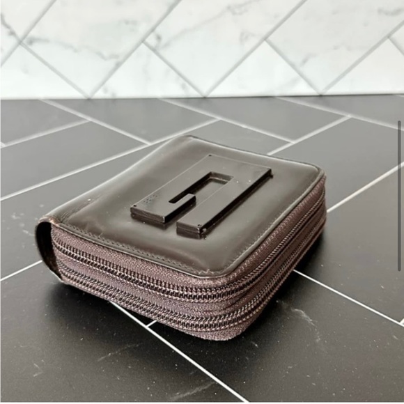 Authentic Vintage Brown Gucci Compact Patent Leather Zip Wallet - Picture 4 of 7